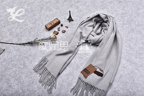 300 grams of flowers（Grey Trendy Long Thermal Scarf）