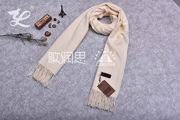 300 grams of flowers (Milky white simple thermal scarf)