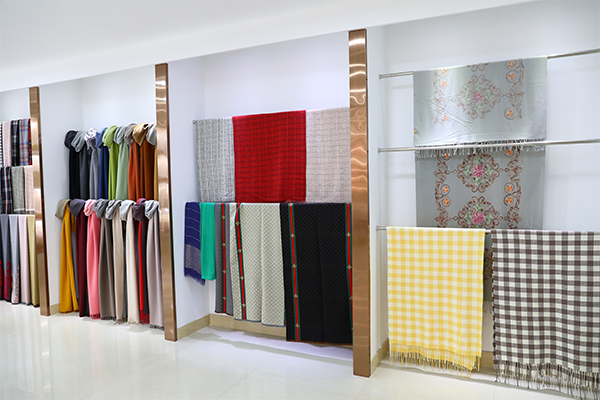 Woolen scarves wholesale can help you save money
