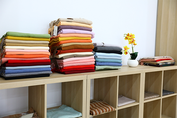 Various ways of wearing large shawl scarves